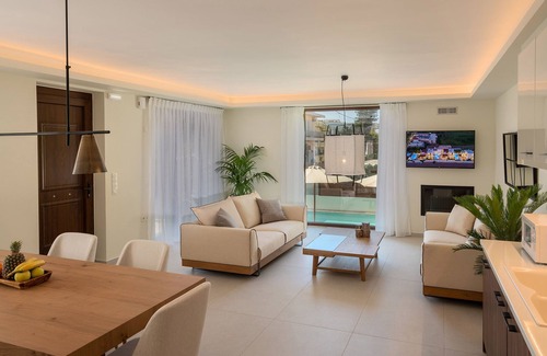 Rethymno Villa | 100m from the beach, hot tub, ping pong, sauna, gym & private sun beds!