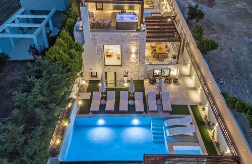 Rethymno Villa | 100m from the beach, hot tub, ping pong, sauna, gym & private sun beds!