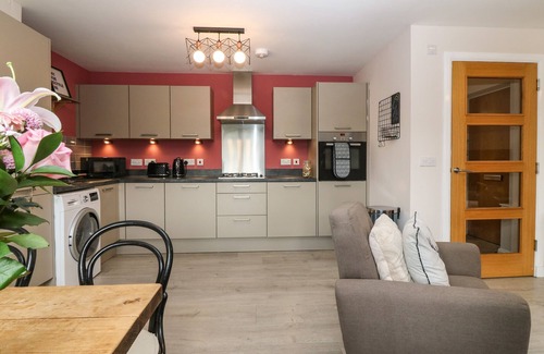 Banchory Cottage | 11 AMBLESIDE COURT, pet friendly, with a garden in Banchory