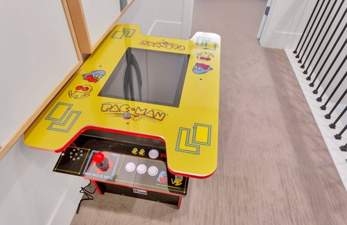 Bloomington House | 11 At Bloomington Country Club 4 Bedroom Townhouse by RedAwning