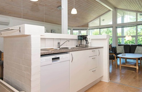 Fjellerup House | 11 person holiday home in Glesborg