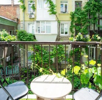 Podil Apartment | 11 Secret place on Mezhygirska str