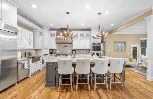 Clarkdale Villa | 11580sqft Large Home By Airport