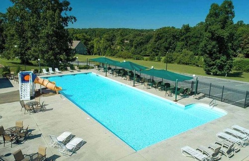 Smith Mountain Lake Apartment | #118 Pointe - 1 Bedroom Lakefront Condo at Mariners SML