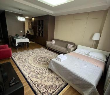 Almaty District Apartment | 12эт Luxury Апартаменты рядом посольство США с 2мя кроватями,раскладным диваном и 2мя санузлами в Хайвилле с шикарным видом на Мечеть