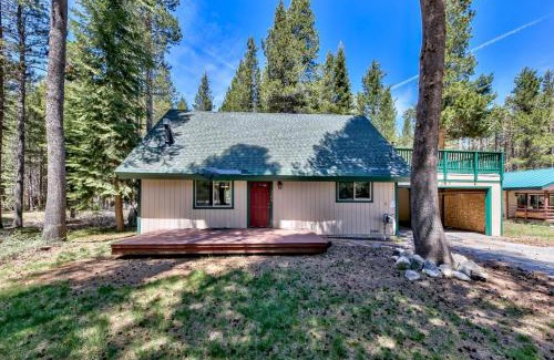 Tahoe Paradise Ski Chalet | 1207S Cabin in the Pines