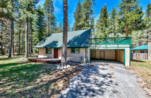 Tahoe Paradise Ski Chalet | 1207S Cabin in the Pines
