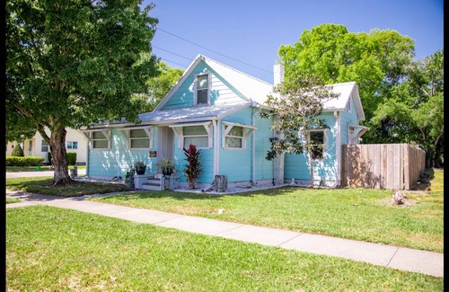 Saint Cloud House | 131 m² House ∙ 3 bedrooms ∙ 9 guests