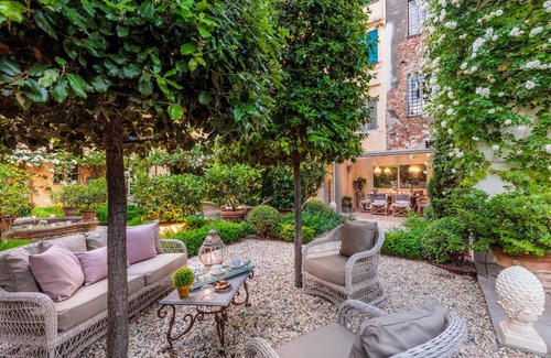 Lucca Historical Center Apartment | 135 m² Apartment ∙ 2 bedrooms ∙ 4 guests