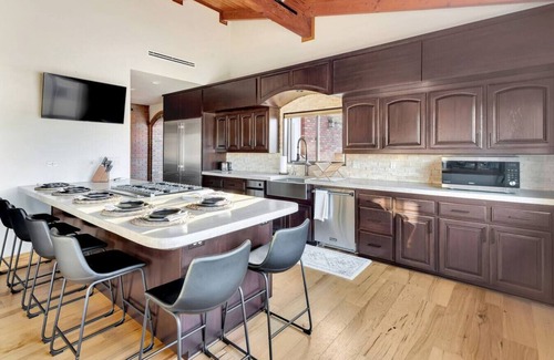 Paso Robles House | 15 Acre Luxury Estate | VIP Experience