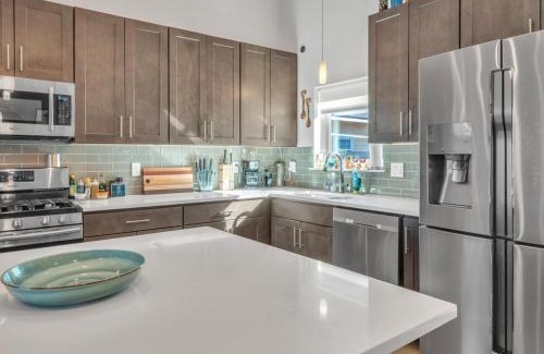 Govalle Apartment | 15 Min to Downtown with Backyard & Parking