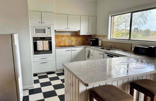 Leongatha House | 15 mins from the coast! Pet-friendly, large home great for multiple families!