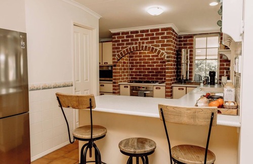 Doonan House | 15 mins to Noosa! 3-bedroom Cottage in Noosa Hinterland + Outdoor Entertaining