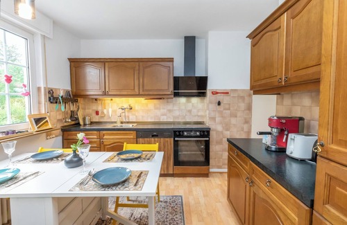 Dreieich House | 15 Minuten vom Frankfurt Station Entfernt. Geräumiges Haus mit 4 Schlafzimmer