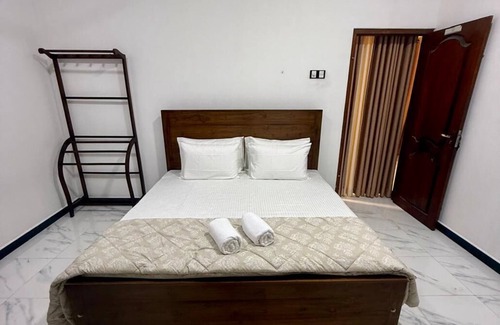 Hendala Apartment | 15 minutes to Port City and Galle Face Greens!