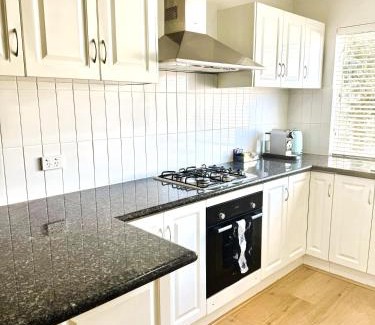 East Victoria Park House | 150 Unbeatable Location 3br Stylish Stay