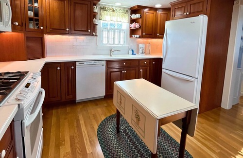 Pocasset House | 157 Tahanto Rd - Updated 3BR home w/ocean view, steps to beach!