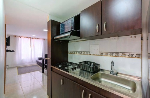 Kennedy Apartment | 15min Airport, High Wi-Fi, hot water & 24/7 sec