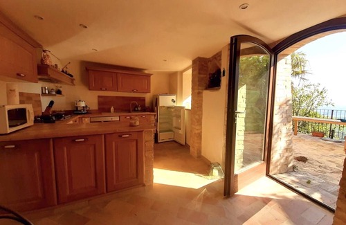 Monterubbiano House | 15th cent house centro storico of charming hilltown fabulous view