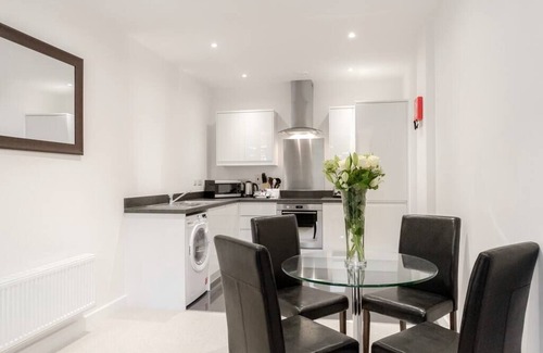 Sutton Central Apartment | 16 Nouvelle House - 2 bedroom apartment