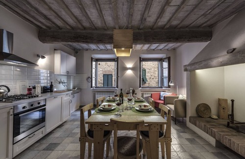 San Quirico d'Orcia Apartment | 16th century apartment built to accommodate travelers - now a place to relax