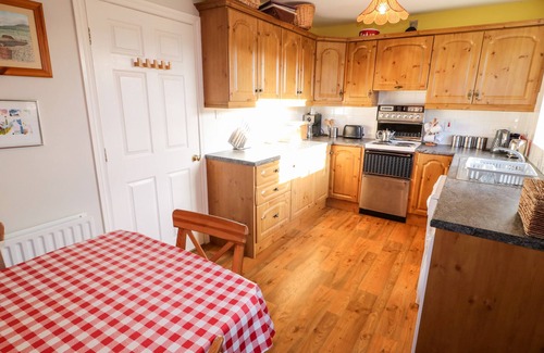 Omagh Cottage | 17 BUNINVER ROAD, pet friendly, character holiday cottage in Gortin