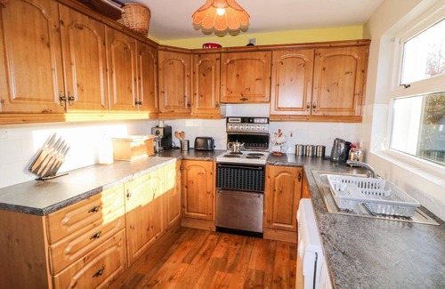 Omagh Cottage | 17 BUNINVER ROAD, pet friendly, character holiday cottage in Gortin