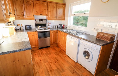 Omagh Cottage | 17 BUNINVER ROAD, pet friendly, character holiday cottage in Gortin