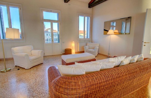 Dorsoduro Apartment | 170 m² Apartment ∙ 2 bedrooms ∙ 4 guests