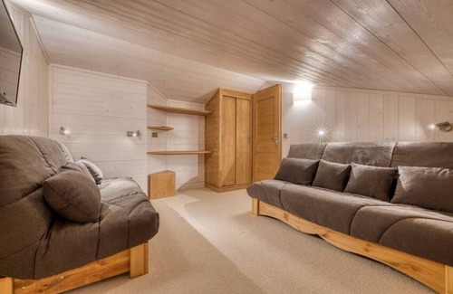 Meribel-Mottaret Apartment | 175 L'Ours | Charming renovated apartment | Ski in ski out