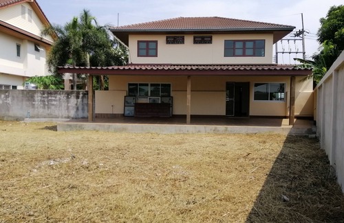 Ban Pong House | 175squarewah/newly renovated/90sqwah backyard/4bedrooms/3bathrooms