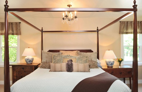 Bristol Hills Bed & Breakfast | 1795 Acorn Inn B&B