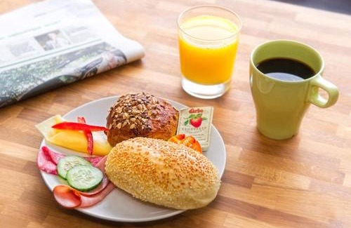 Osteraker Villa | 1800 tals Sjötorp med egen strand och brygga