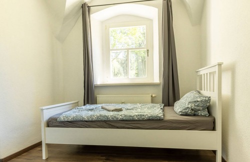 Mugeln Condo | 1806 4 bedroom vaulted studio between L and DD