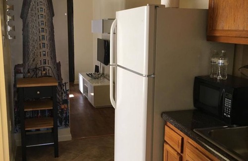 North Bergen Apartment | 1817 1H · Charming Apt Parking Avail - 20min to Time Square