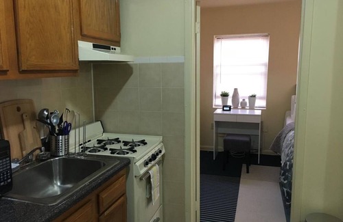 North Bergen Apartment | 1817 1H · Charming Apt Parking Avail - 20min to Time Square