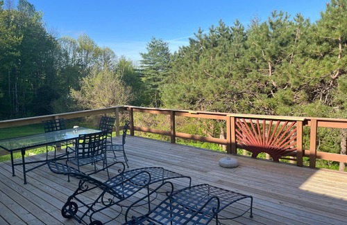 East Dorset House | 1860's converted barn on 13.7 acres with mountain views with swimming pond