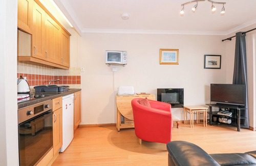 Borth-y-Gest Cottage | 18D SOUTH SNOWDON WHARF, pet friendly, with a garden in Porthmadog