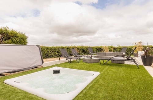 Monnieres Cottage | 18th century mill, 3 bedrooms, garden, wifi in Monnières