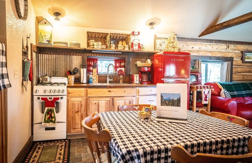 Divide Cabin | 1950's Retro Cabin on 40 Wooded Acres