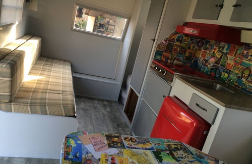 Vista House | 1971 Kayot Vintage Canned Ham Trailer-Ruby Red