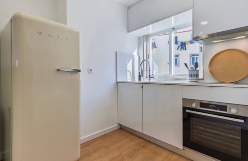 Merces Apartment | 1BDR Apartment w/AC and Terrace by LovelyStay