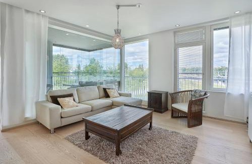 Kluuvi Apartment | 1BR City Center Home by the Park with Private Sauna, Balcony & Lake View