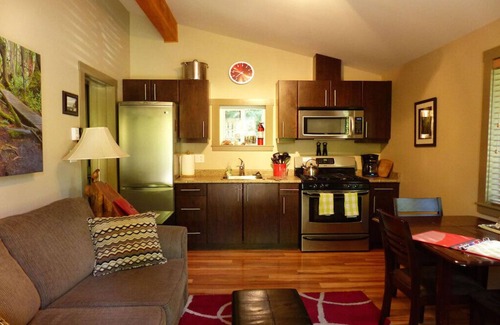 Port Renfrew Cottage | 1BR - Garden View - Pet Friendly - Sleeps 4