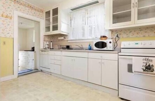 DeKalb Apartment | 1BR+Office Apt Near NIU & Dekalb Data Center