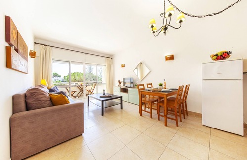 Praia da Rocha Apartment | 1BR Sea View w/Pool – 200m from the Beach