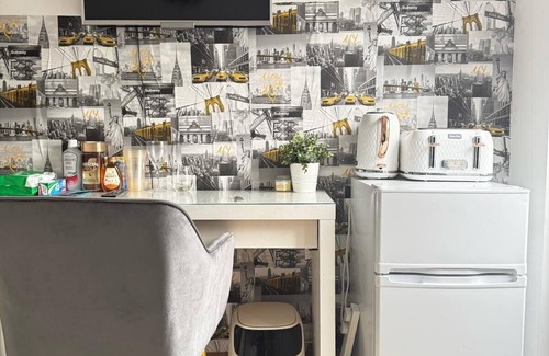 North End House | 1BR-Sleeps2-Parking-NearLondon-Central