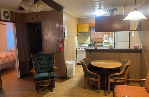 Georgetown House | 2,000 sq ft 3bedroom with WiFi, AC, large screen porch overlooking Lake George.