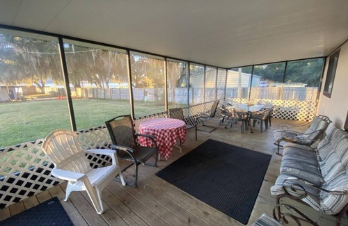 Georgetown House | 2,000 sq ft 3bedroom with WiFi, AC, large screen porch overlooking Lake George.