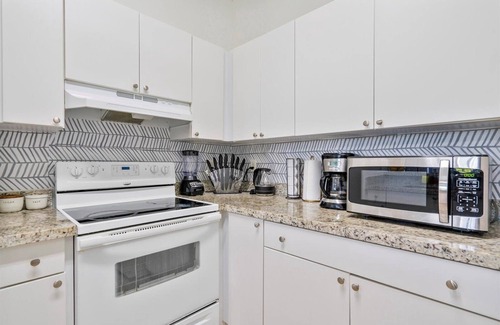 Flagami Condo | 2/2 1/2 Miami 10 Mins to Miami Airport 423